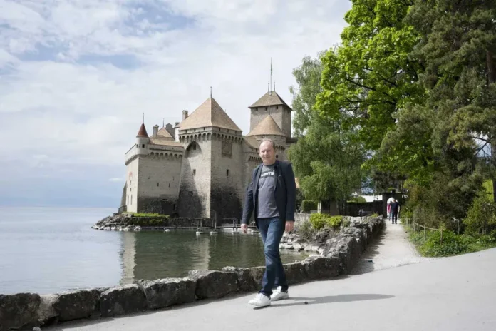 Este implante tiene tecnología que ayuda a caminar a quienes tienen Parkinson