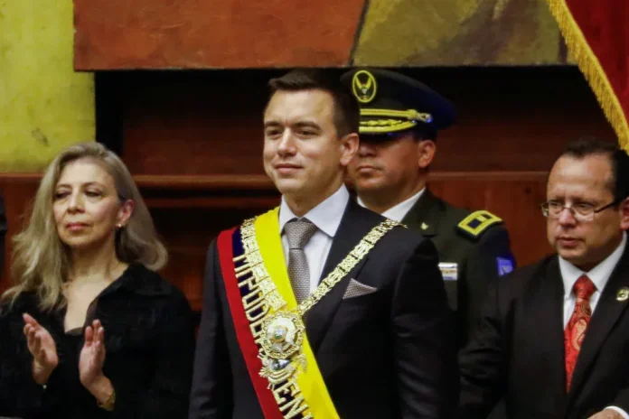 Salió acompañado por su esposa y primera dama de la nación, Lavinia Valbonesi