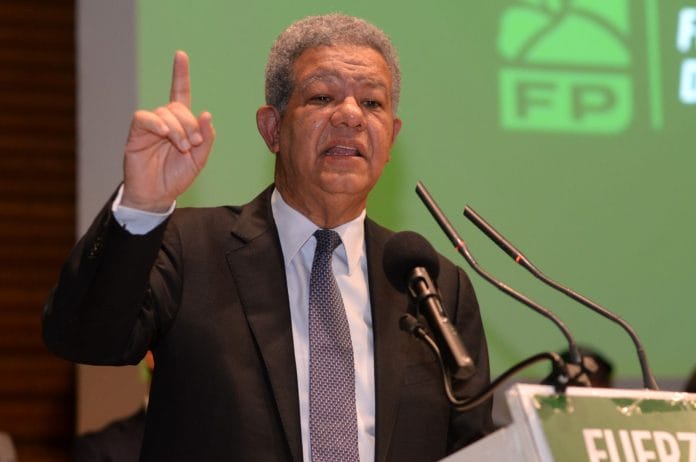 Leonel asegura Abinader busca comprar la reelección con renovación del contrato AERODOM