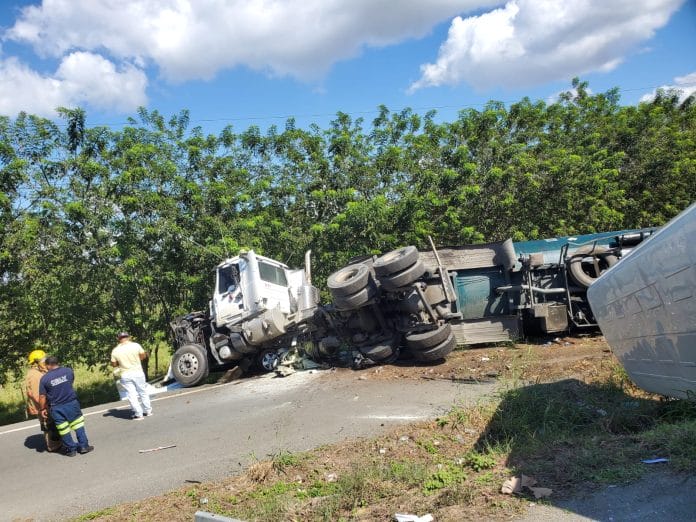 Se registra accidente de tránsito múltiple en la Autopista Duarte, La Vega