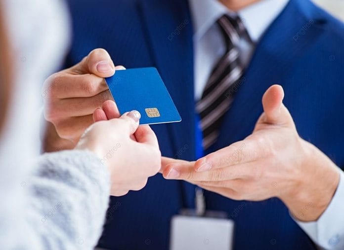 Informe de la SB revela mujeres dominicanas son más pagadoras que los hombres