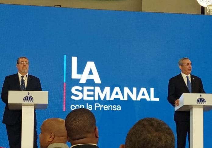 Luis Abinader expresa su respaldo al presidente electo de Guatemala