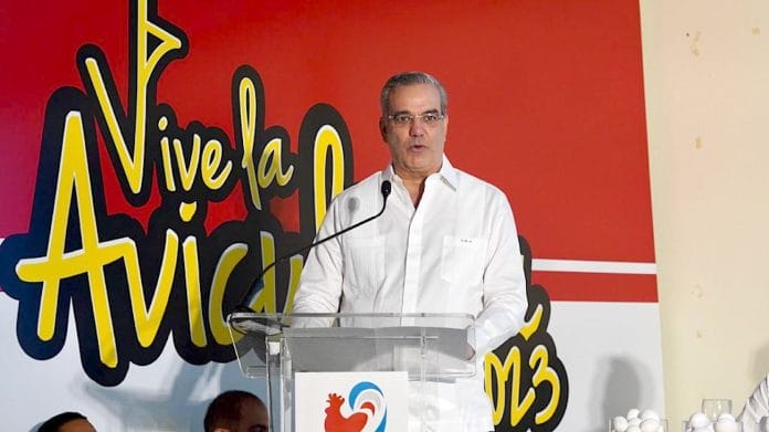 Abinader destina más de mil millones de pesos al sector avícola