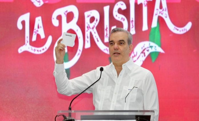 Abinader anuncia 2.5 millones de dominicanos se beneficiarán con la entrega bonos navideños