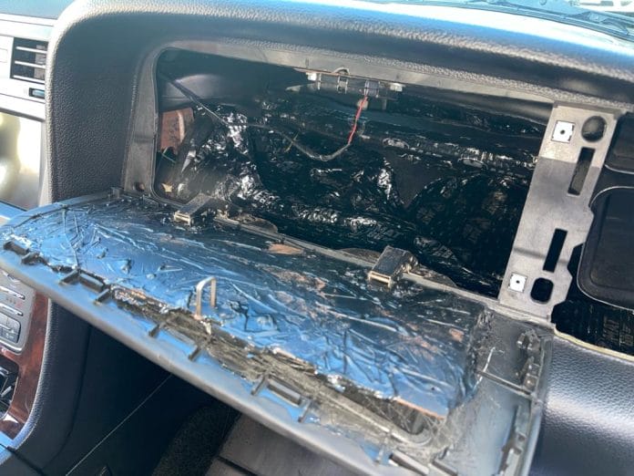 Autoridades descubren dos caletas en vehículos caso de 1,435 paquetes de cocaína en Peravia