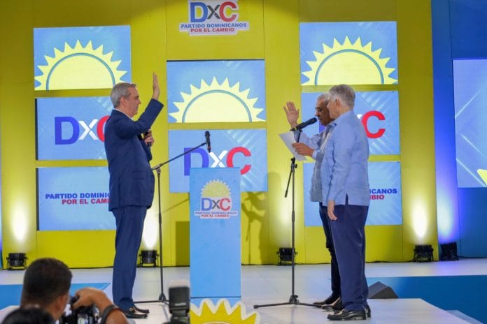 Dominicanos por el Cambio proclama oficialmente Abinader