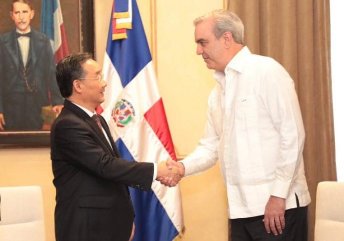 Abinader recibe ministro de Agricultura de China; trataron asuntos de interés para ambas naciones