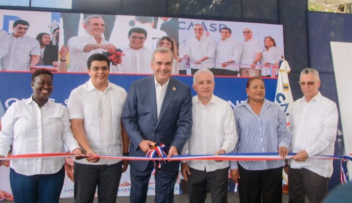 Presidente Luis Abinader junto a Fellito Suberví entrega saneada cañada Cachón Oeste en Santo Domingo Este