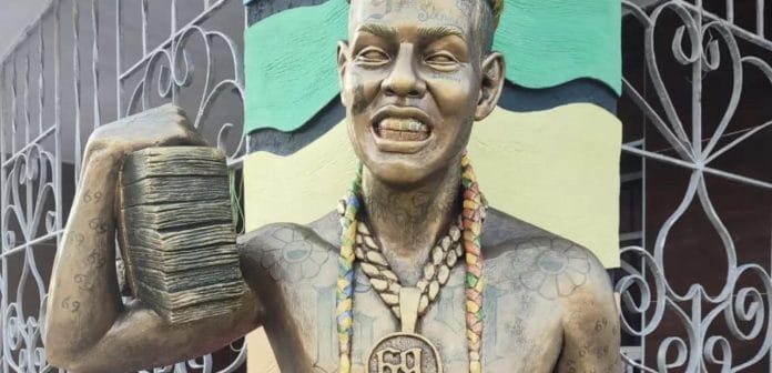 ¡Otro artista inmortalizado! Crean escultura de Tekashi 6ix9ine