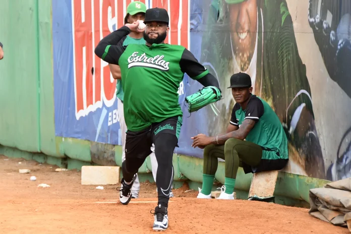 Johnny Cueto debuta con Estrellas Orientales