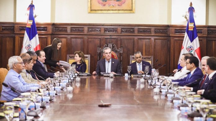 Abinader encabeza consejo de ministros y directores donde se analiza ejecución presupuestaria del 2024