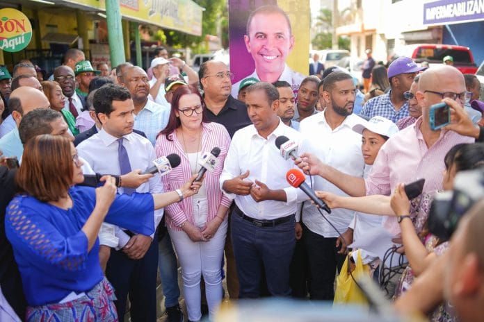 Domingo y Omar encabezan campaña de recolección de firmas para solucionar problemas de inundaciones en la capital