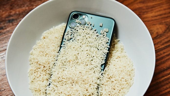 Apple desmiente mito: no pongas tu iPhone en arroz para secarlo