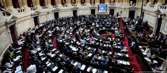 ‘Ley Ómnibus’ de Javier Milei da marcha atrás en el Congreso por falta de apoyo; se volverá a tratar de cero en comisión