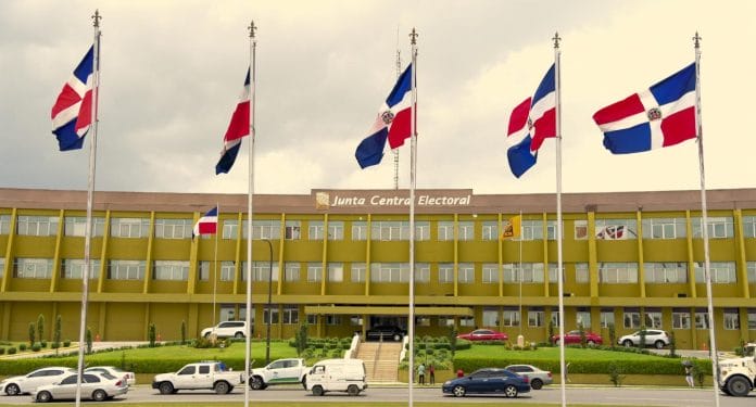 JCE reitera observadores pueden entrar a colegios tras concluir votaciones