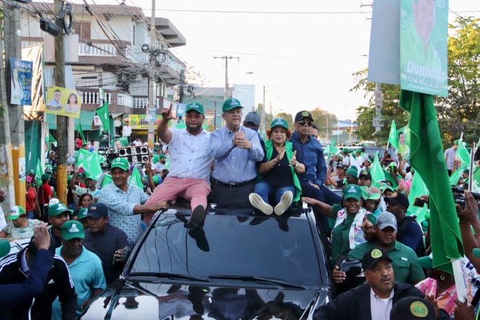 Leonel inicia agenda de fin de semana en apoyo a candidatos municipales de FP y aliado en Pedro Brand