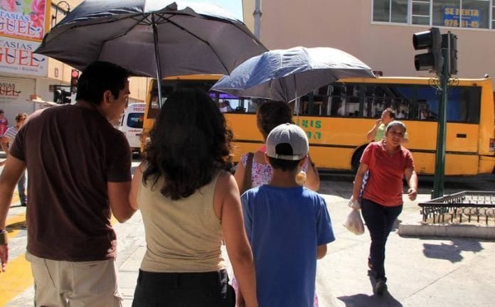 Mañana con ligeros chubascos, tarde soleada y temperaturas calurosas este jueves