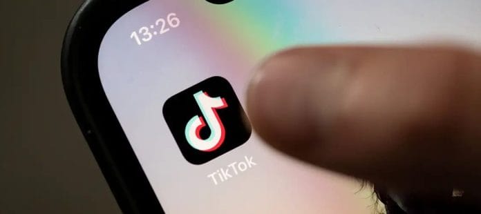 Exsecretario del Tesoro de Trump quiere comprar TikTok