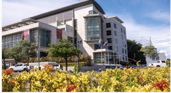 Privados de libertad reciben asistencia médica en operativo en el CCR de La Romana