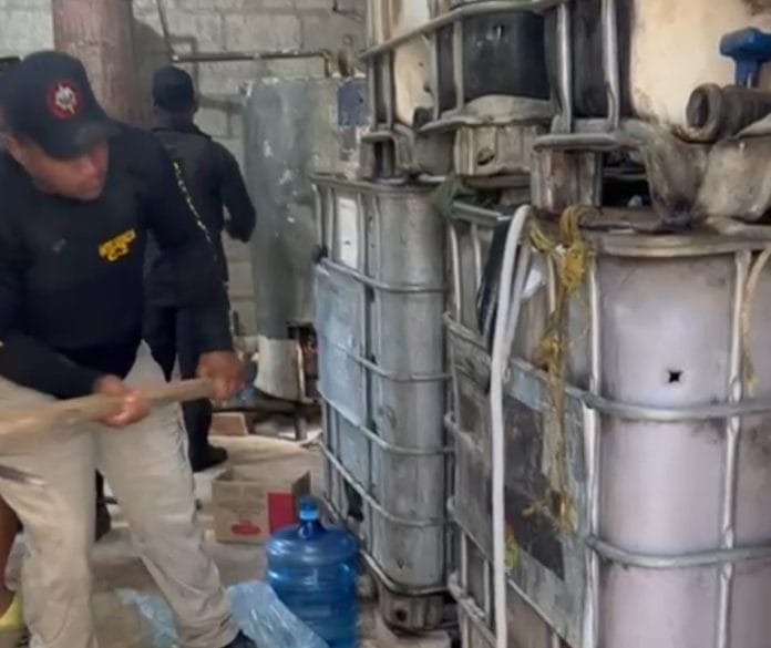 Desmantelan fábricas clandestinas de alcohol en San Pedro de Macorís