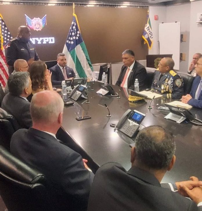 Vásquez Martínez Guzmán Peralta se reúnen con Comisionado Policía N.Y.