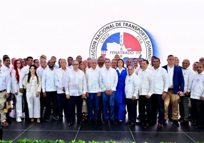 Ricardo de los Santos reelecto a unanimidad como presidente FENATRADO