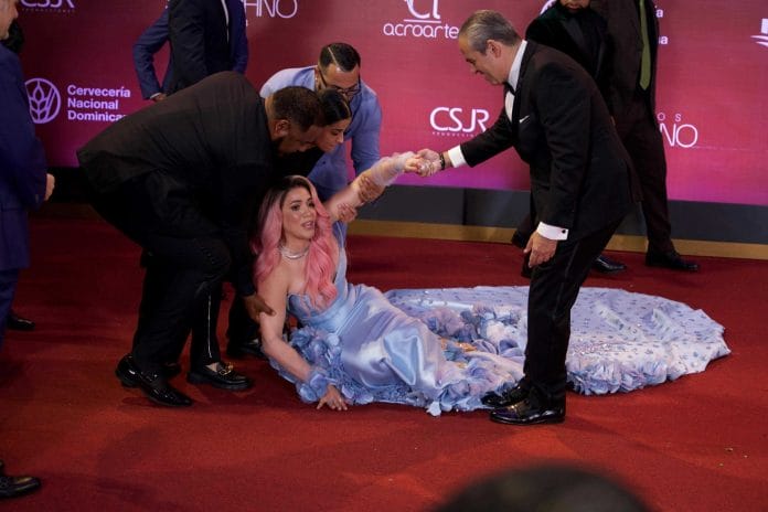 Yapoort gana Soberano a Programa de Temporada y sufre caída en la alfombra