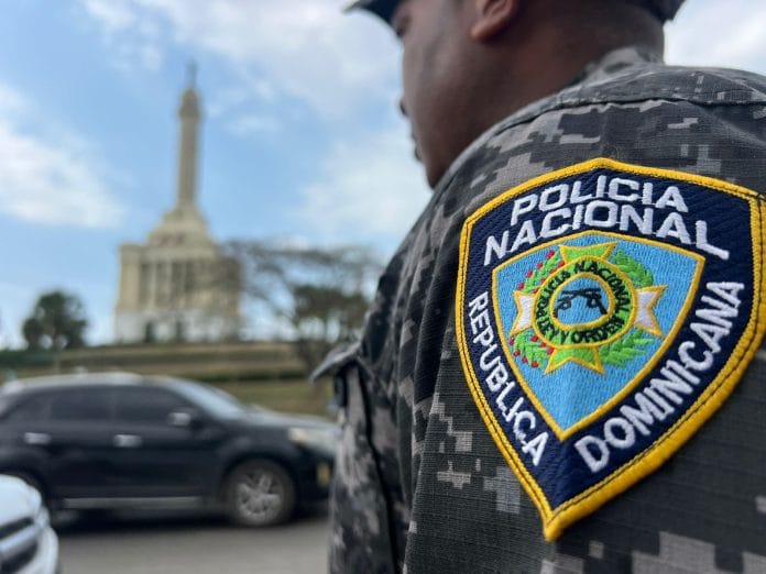 Sacan de las calles 28 armas de fuego y 452 cortopunzantes, detiene 116 personas en Santiago