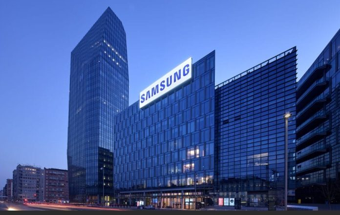 Trump advirtió en el Despacho Oval de la Casa Blanca de que las medidas entrarían en vigor a finales de junio e incluirían «también a Samsung y a cualquiera que fabrique ese producto; de lo contrario, no sería justo»