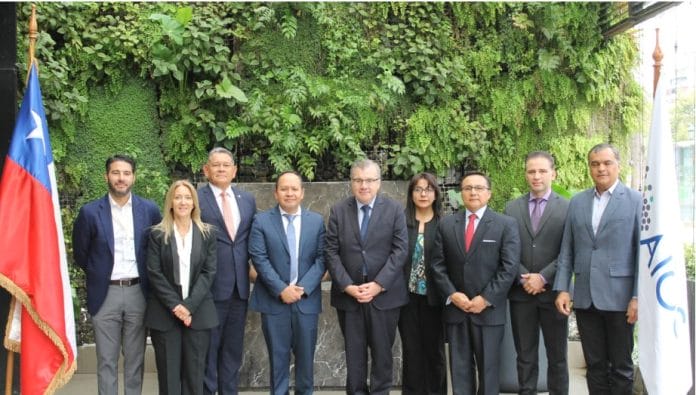 Superintendente de Pensiones participa en la Asamblea General de AIOS en Chile