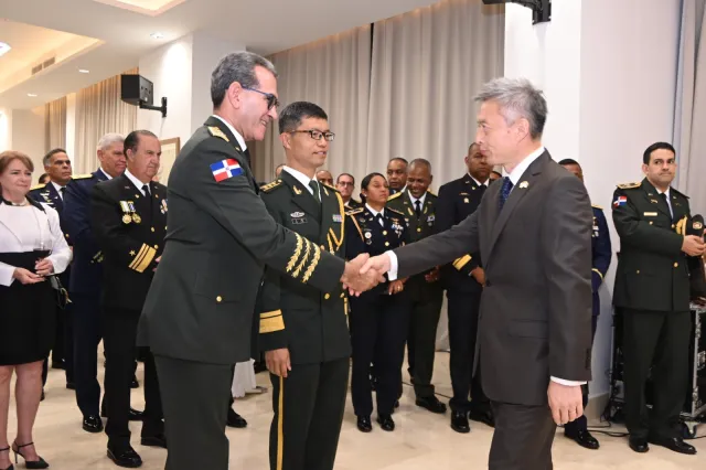 Carlos Luciano Diaz Morfa Gao Peng y Chen Luning