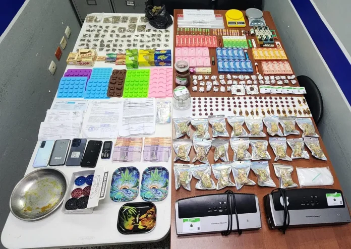 Desmantelan centro de empaque y distribución de drogas en Santiago