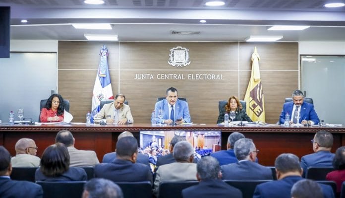JCE recibe informe del CODESSD sobre elecciones presidenciales y congresuales