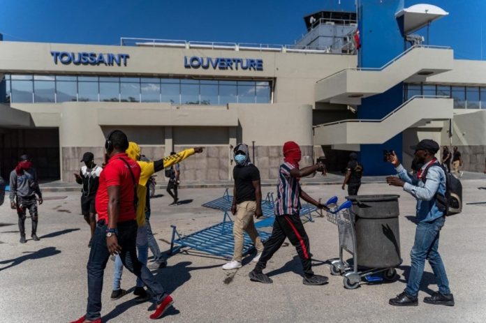 Reanudan vuelos comerciales en principal aeropuerto de Haití luego de 3 meses sin operar