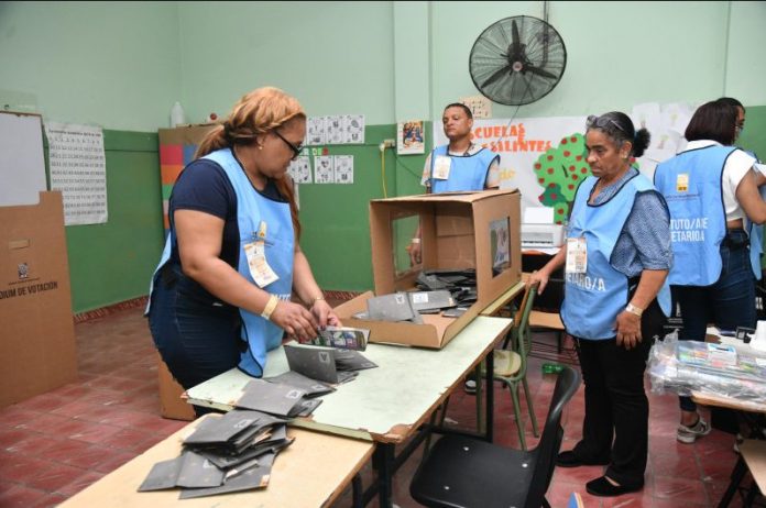 Tutores podrán ir a recintos electorales con sus niños, si no tienen con quien dejarlos