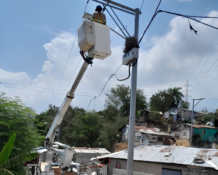 EDESUR instala 400 nuevas luminarias tipo led en Haina, Nigua y San Cristóbal