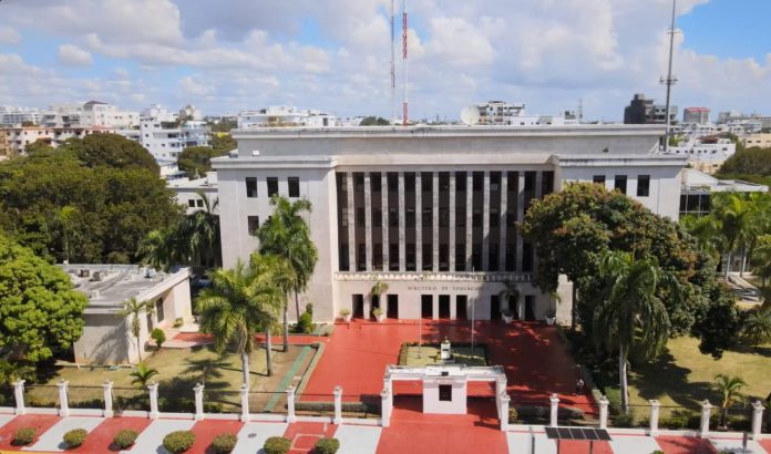 MINERD facilita vehículos a Juntas Electorales de Santo Domingo Este y Oeste