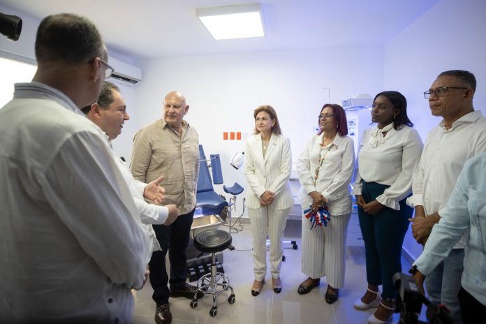 Vicepresidenta Peña entrega obras de salud en Samaná