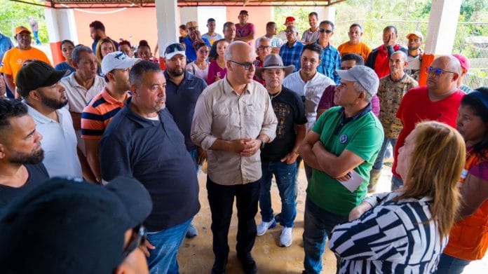 Gobierno lleva ayuda a familias afectadas por lluvias en provincias están en alerta roja