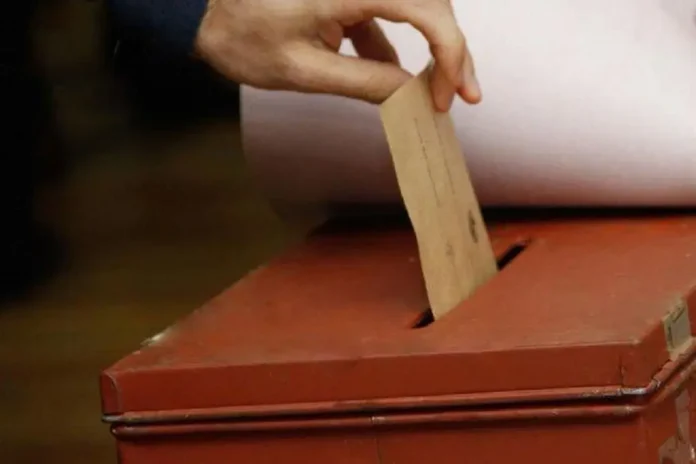 Uruguayos votan en primarias presidenciales con oposición centro-izquierda ganando terreno