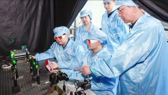 China crea primer chip del mundo con percepción similar al ojo humano para vehículos 