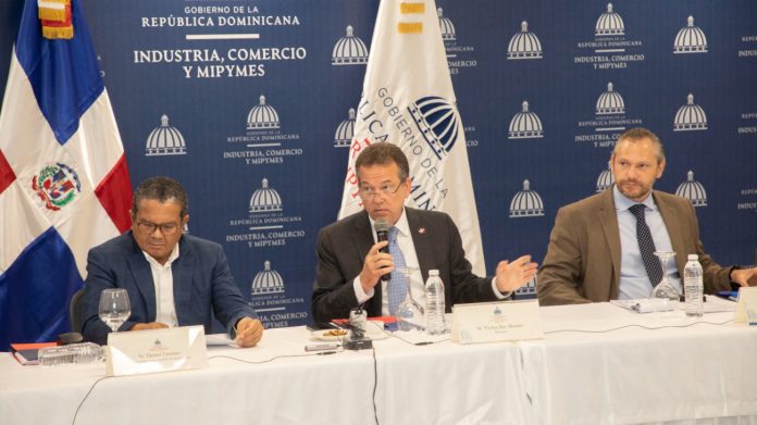 Aprueban permisos para la instalación de 15 nuevas empresas de Zonas Francas