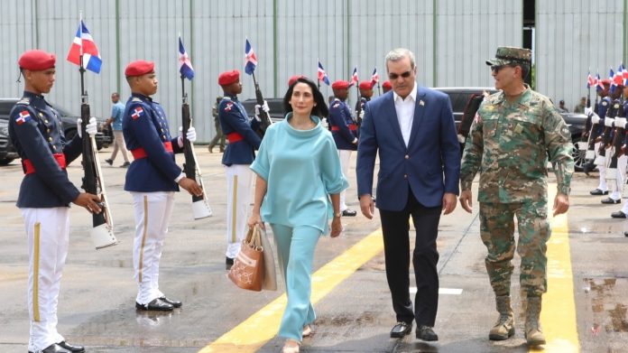Abinader sale hacia Panamá para la toma de posesión del mandatario electo, José Raúl Mulino