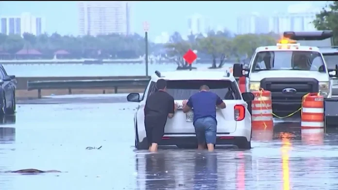 Florida se prepara para más aguaceros, tras emergencia por inundaciones