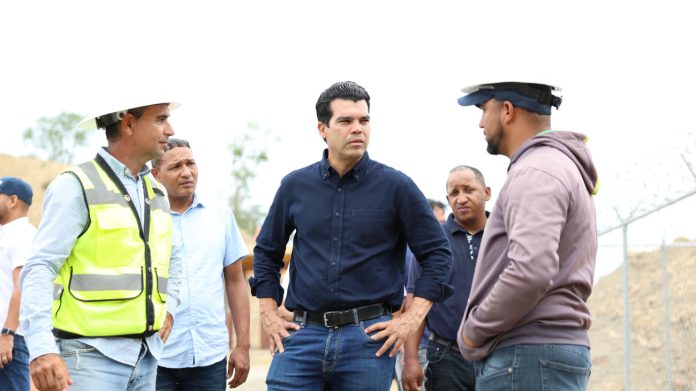 Director ejecutivo del INAPA supervisa avance del acueducto de Navarrete