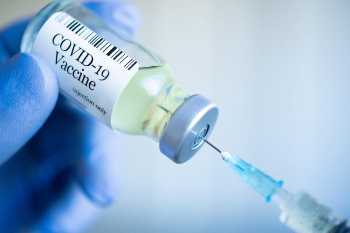 Los CDC recomiendan una vacuna actualizada contra el COVID para todas las personas mayores de 6 meses de edad