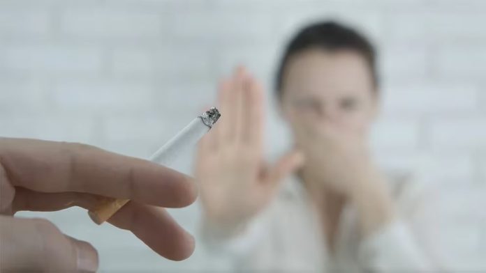 Una pequeña cantidad de humo de segunda mano puede aumentar el riesgo de fibrilación auricular