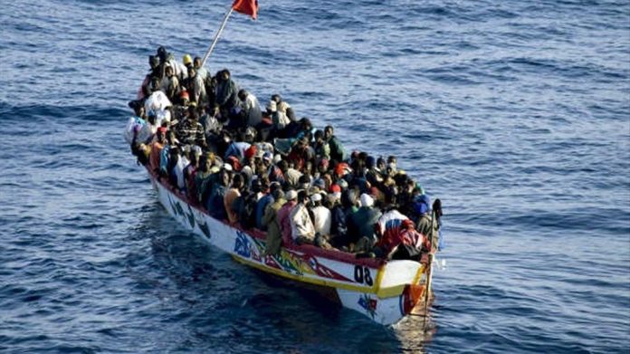 Un navío rescata migrantes que pretendían llegar a Canarias