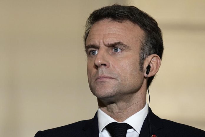 Francia debe recortar su déficit de 2024 en €5,000 millones