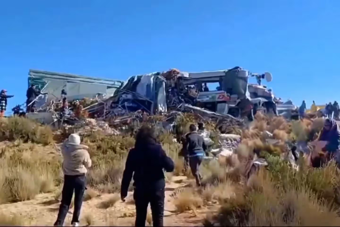 Sube a 22 cifra de muertos en choque en oeste de Bolivia cerca de Chile